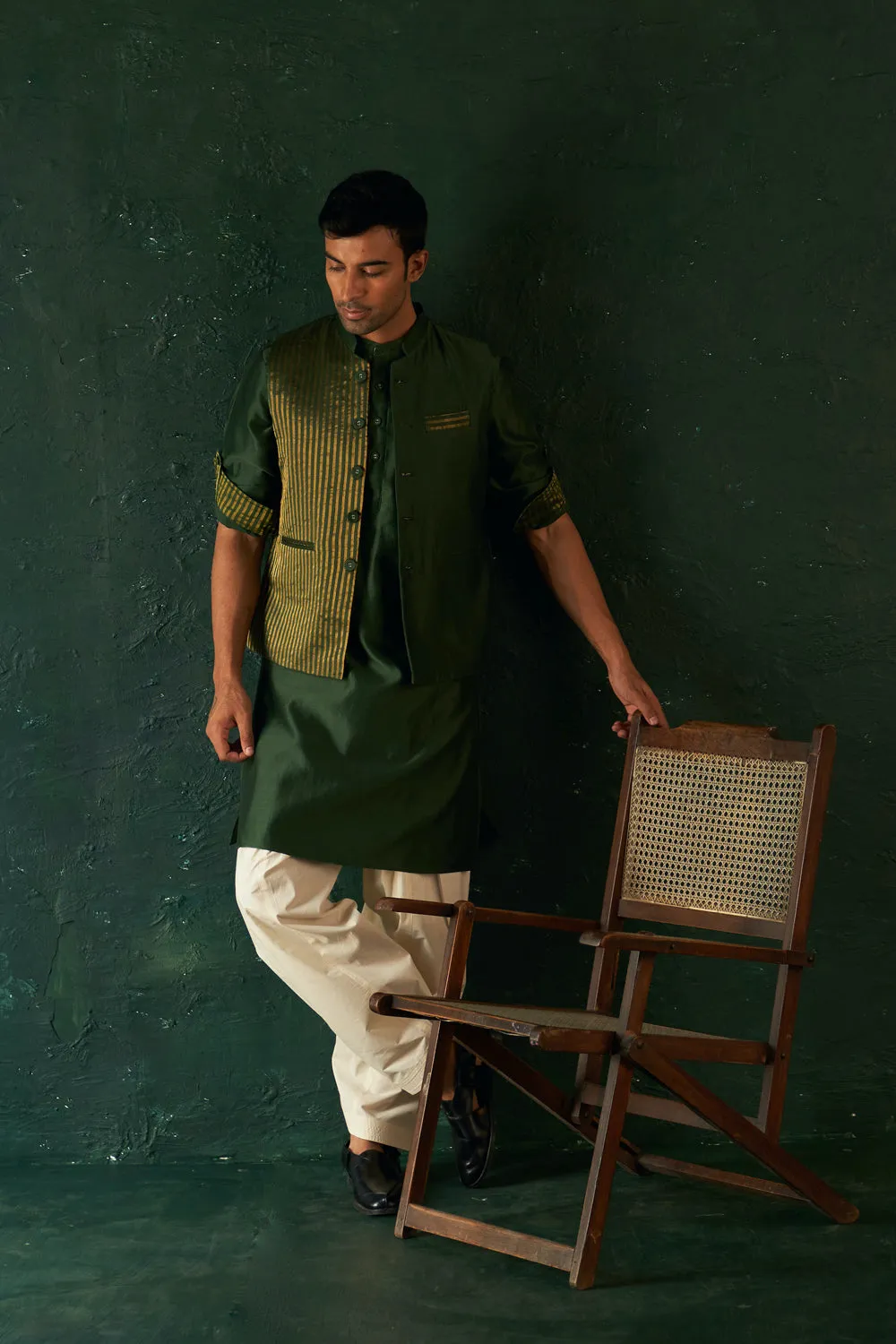 Men'S Deep Green Stripe Pathani Kurta Set With Jacket- Set Of 3