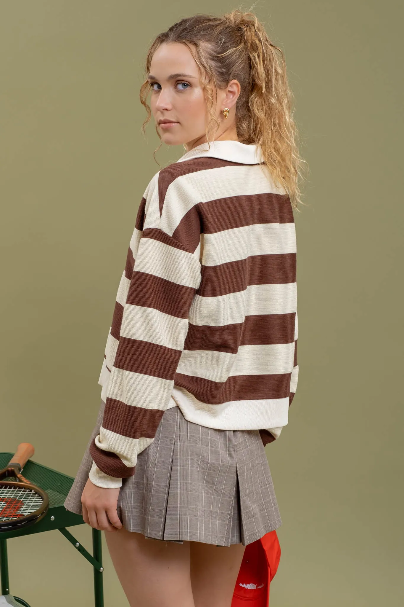 WIDE STRIPE COLLARED KNIT TOP