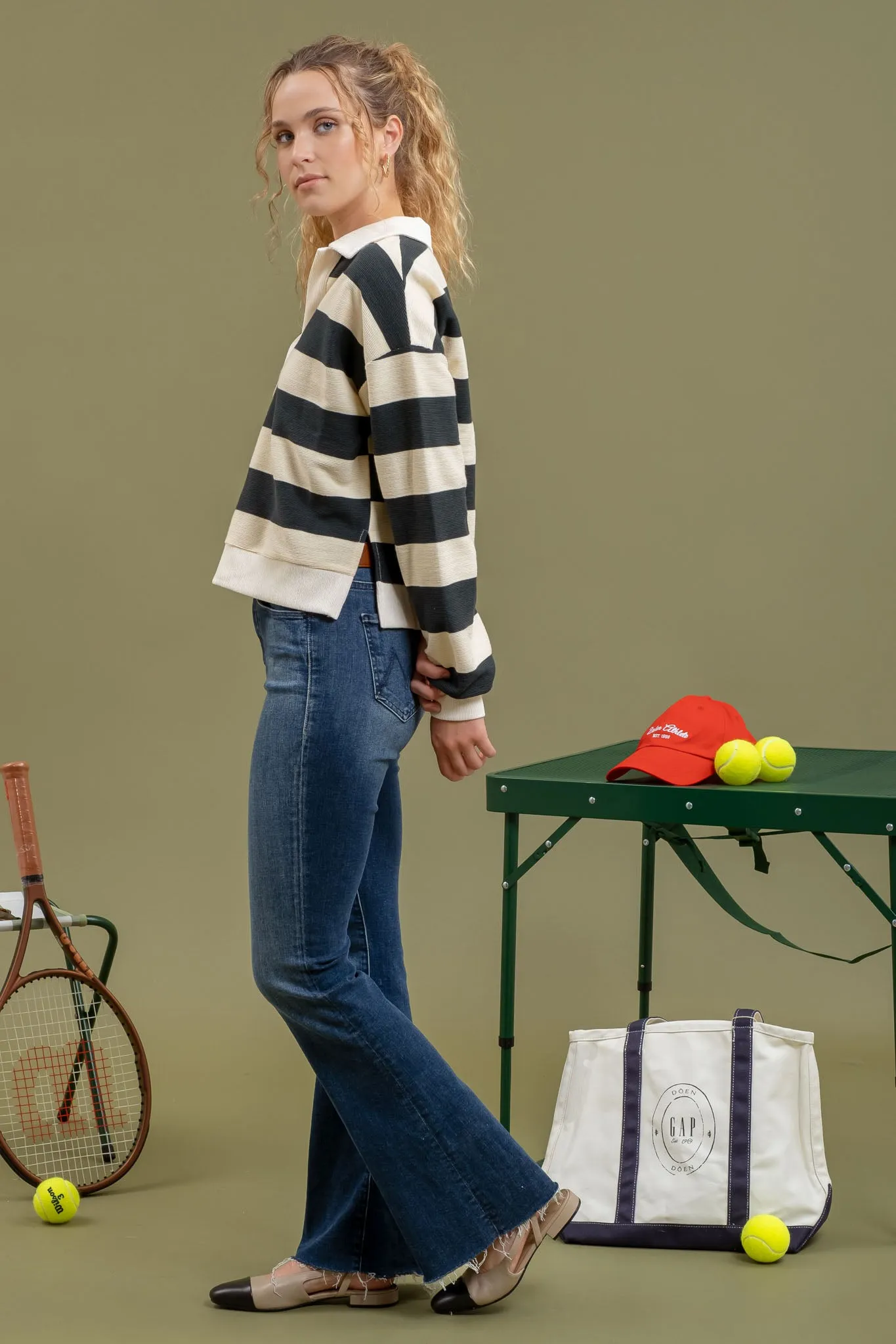 WIDE STRIPE COLLARED KNIT TOP