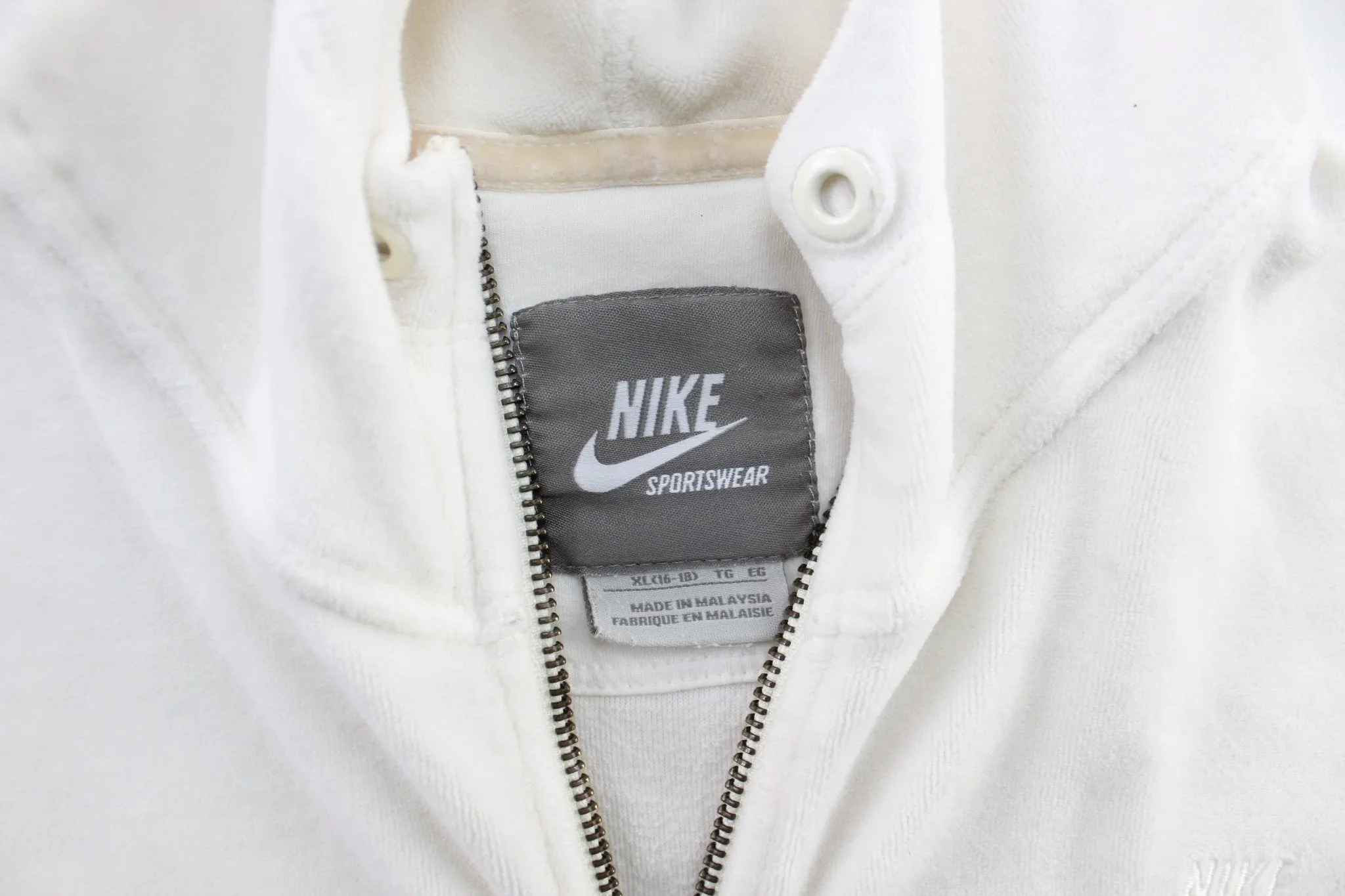 Women's Y2K Nike Embroidered Logo White Zip Up Jacket